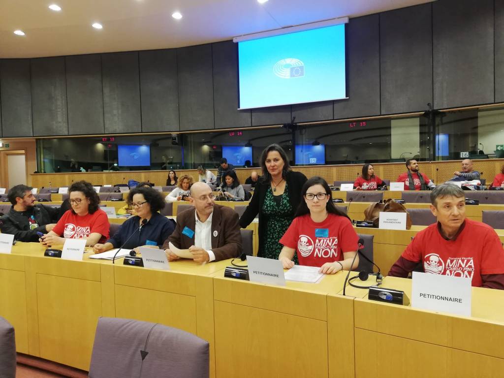 Veciñ@s contrarios á mina de Touro-O Pino levan as súas demandas ao Parlamento&nbsp;Europeo